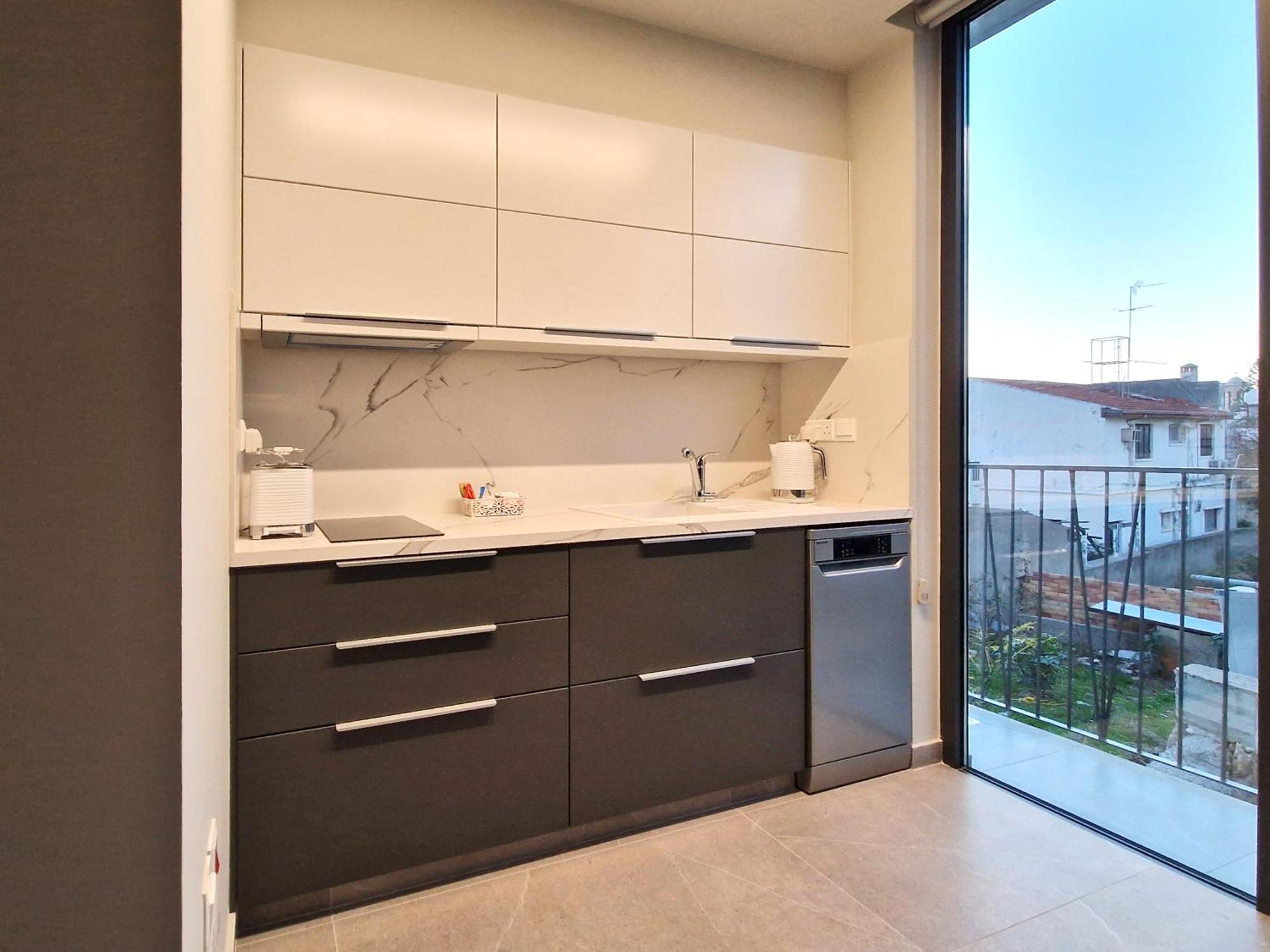 Aeon Residences - In The Heart Of Paphos ภายนอก รูปภาพ