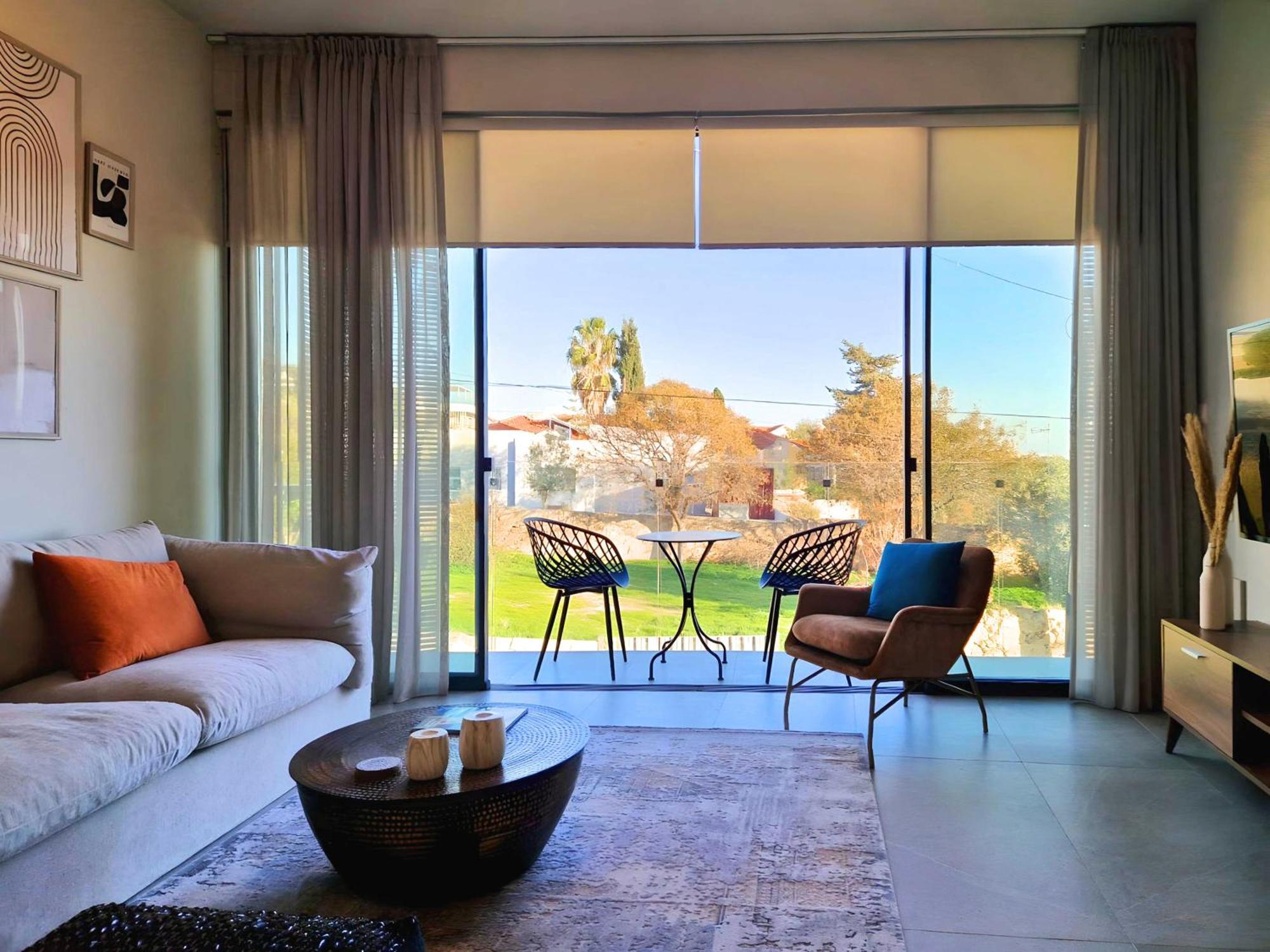 Aeon Residences - In The Heart Of Paphos ภายนอก รูปภาพ